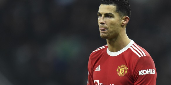 Neville, che attacco a Ronaldo: "Un campione non scappa così"