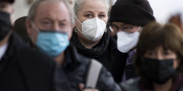 "Il Covid sembra 'raffreddorizzarsi', ma solo per chi è vaccinato"