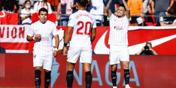 Caos Covid in Liga: tre positivi al Siviglia, 12 all'Elche