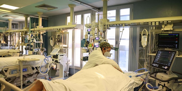Covid, Cnr: "A marzo picco di ospedalizzati senza booster"
