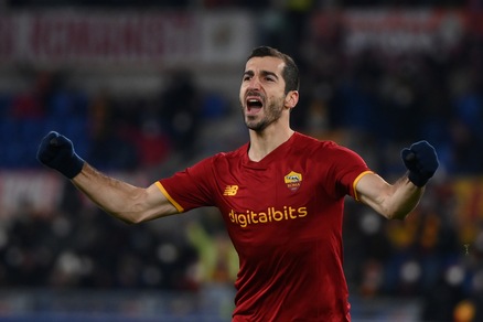 Mkhitaryan, Mou vuole tenerlo. Ma la Roma vuole ringiovanire la rosa