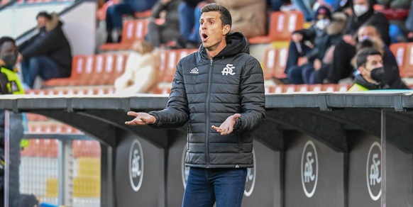 Thiago Motta fa arrabbiare Leao: siparietto in diretta tv