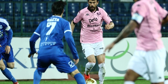 Calciomercato Serie B, Almici passa dal Palermo alla Spal: ufficiale