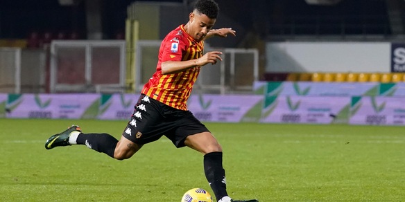 Calciomercato Serie B, il Benevento rinnova con Tello: accordo fino al 2024