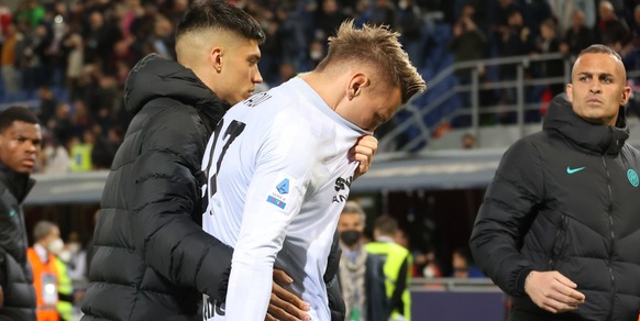 Inter, il dramma di Radu: le lacrime e gli abbracci dei compagni Inter, il dramma di Radu: le lacrime e gli abbracci dei compagni