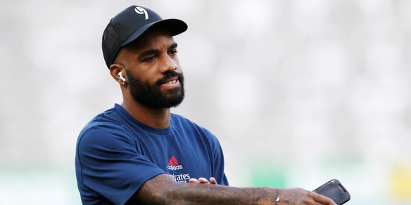 Lacazette è un nuovo giocatore del Lione: "A casa, mi siete mancanti"