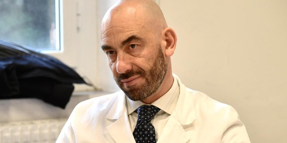 Covid, Bassetti sull'annuncio di Moderna: "Da agosto disponibile vaccino contro Omicron 5"