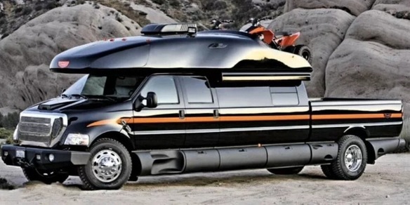 Il camper da 6 milioni di euro e 330 CV esiste: si chiama F-750 World Cruiser