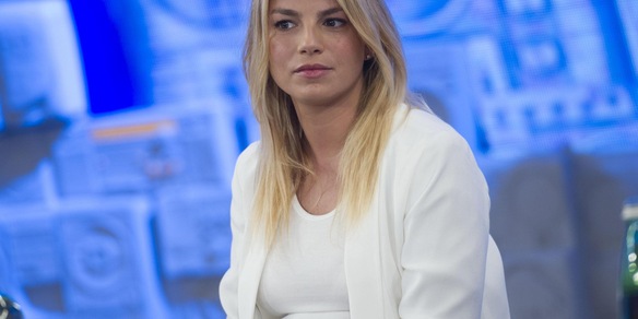 Lutto per Emma Marrone: è morto il nonno. Il messaggio di addio sui social è commovente