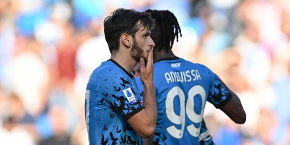 Tanti tifosi al Maradona con la maglia rossa: svelato il mistero