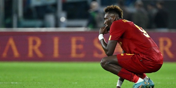 Abraham e il messaggio sui social che fa discutere i tifosi