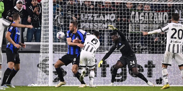 Moviola serie A, Danilo con la mano. Ma non può spostarla...