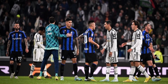 Lancio di bicchieri e cori beceri: il giudice punisce Juve e Inter