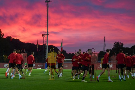 Roma, rifinitura all'ora del tramonto sotto un cielo da sogno