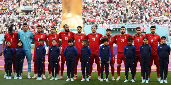 Iran, il coraggio della Nazionale che sfida la repressione del regime e si schiera con il suo popolo