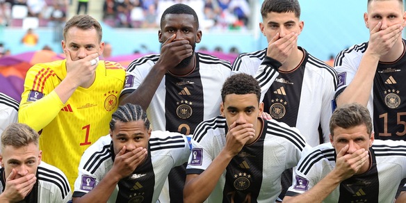 Germania, nuova protesta in arrivo: spunta un altro arcobaleno