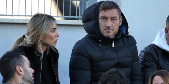 Totti e Noemi a Trigoria: eccoli sugli spalti per la partita di Cristian
