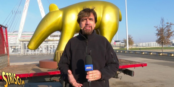 Striscia la notizia, Tapiro gigante per la Juve parcheggiato allo Stadium