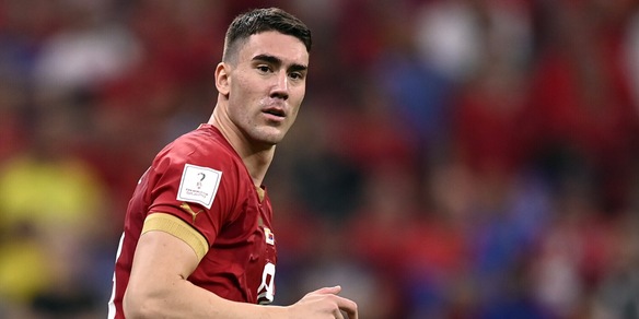 Scandalo in Serbia: "Vlahovic a letto con la moglie di un compagno". La replica furiosa del giocatore