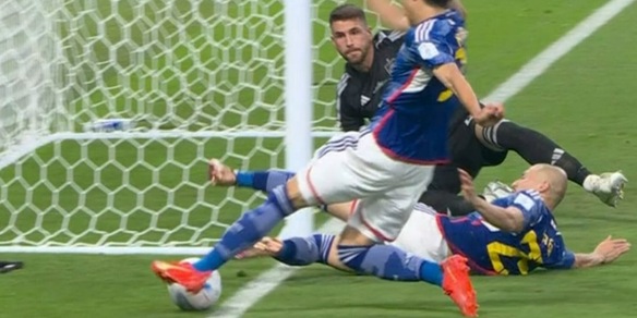 "Germania derubata, è un furto!". Il gol del Giappone alla Spagna scatena la polemica