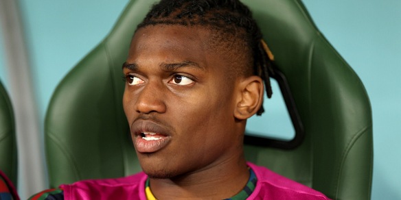 Leao fa gol su Spotify con un album, ma si nasconde dietro un nome d'arte