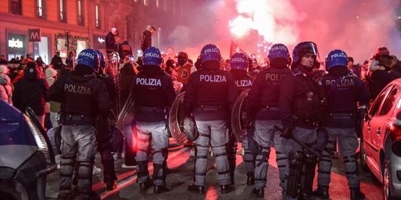 Milano, accoltellato un tifoso del Marocco durante la festa: è grave