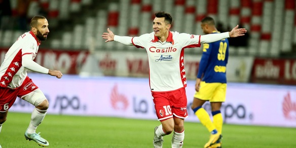 Serie B, pari per il Frosinone che resta primo. Bari scatenato: 4-1 al Modena e terzo posto conquistato