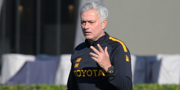 Roma, la trovata di Mourinho: foto sui social per scuotere la squadra