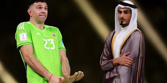 Dibu Martinez, revoca del premio: partita dalla Francia una richiesta alla Fifa