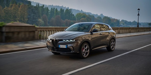 Alfa Romeo, Pomigliano d'Arco raddoppia la produzione per Tonale Alfa Romeo, Pomigliano d'Arco raddoppia la produzione per Tonale