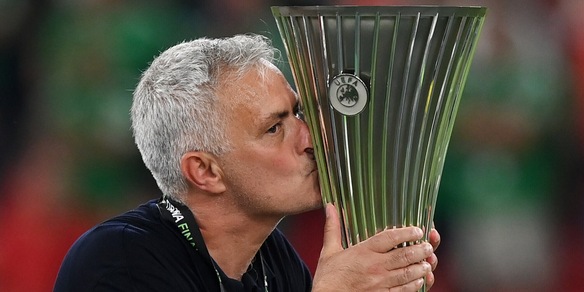 Miglior allenatore 2021, in lista c’è anche Mourinho