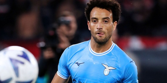 Lazio, Felipe Anderson ricorda Pelé: “Un onore indossare la sua maglia”