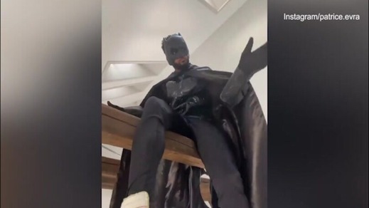 Il lunedì è l'Evra day: eccolo versione Patman! Il lunedì è l'Evra day: eccolo versione Patman!