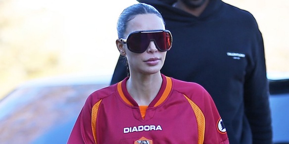 Kim Kardashian con la maglia della Roma: l'incredibile dato sulle ricerche Google che lascia tutti senza parole Kim Kardashian con la maglia della Roma: l'incredibile dato sulle ricerche Google che lascia tutti senza parole