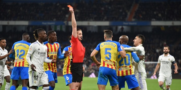 Fallo bruttissimo su Vinicius: Paulista se la cava con poco, ecco quante giornate di squalifica Fallo bruttissimo su Vinicius: Paulista se la cava con poco, ecco quante giornate di squalifica