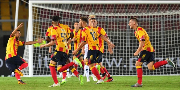 Il Lecce vola al secondo posto: Oudin manda ko il Genoa