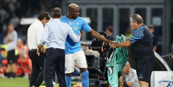 La partita di Osimhen, dagli applausi dopo il gol all'abbraccio con Garcia