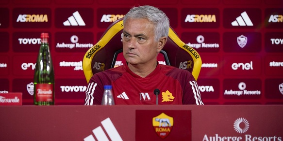 Mourinho e la replica stizzita alla domanda sulla crisi della Roma