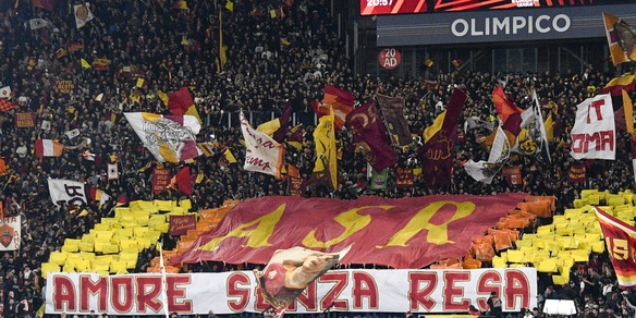 La Roma si prepara già al derby con la Lazio: la coreografia della Sud sarà "alla vecchia maniera"