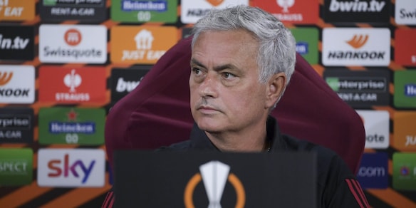 Mourinho e la frase sull'infortunio di Pellegrini in Roma-Servette: cos'ha