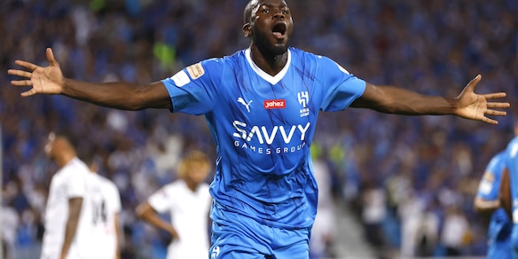 Koulibaly: "A Napoli piangi due volte. Ancelotti mi trattenne in pigiama, con Sarri fuoco e acqua"