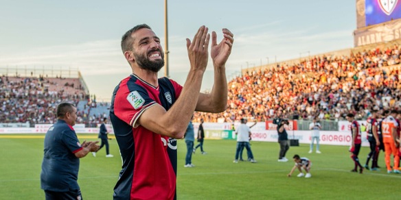 Cagliari, rimonta pazzesca: Frosinone battuto 4-3 con super Pavoletti