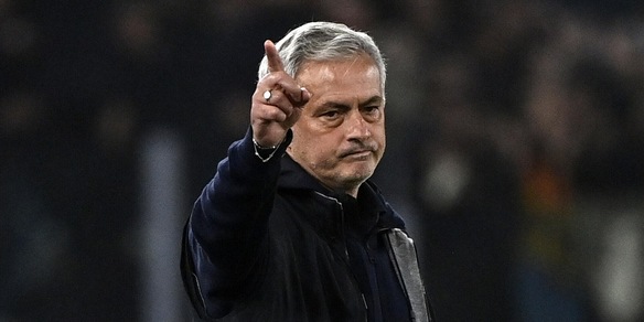 Roma, Mourinho duro nello spogliatoio: pretende una reazione al derby