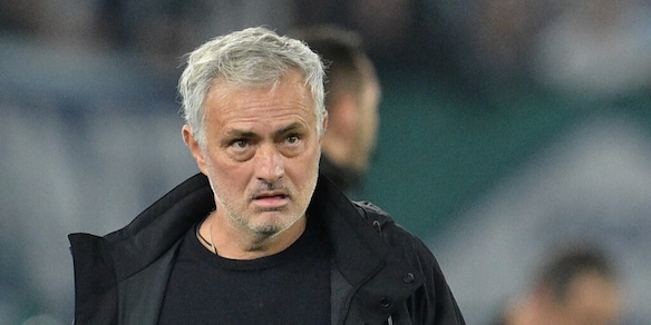 Mourinho show dopo il derby: siparietto con l'addetto stampa della Roma