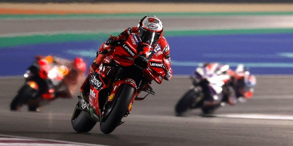 A Valencia c'è Bagnaia in pole: Vinales penalizzato, Pecco parte davanti