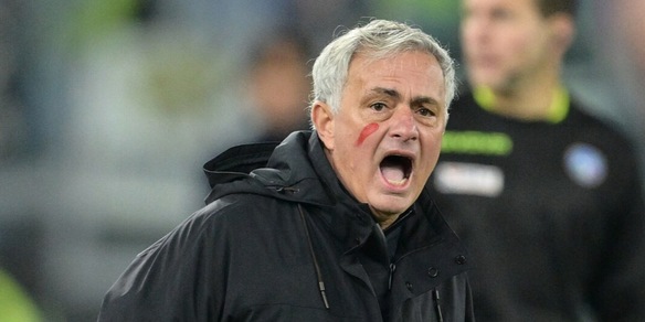 Roma, come nasce il coro per Mourinho e perché è una richiesta d'amore