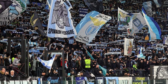 Lazio, tifosi infuriati: piovono fischi all’Olimpico