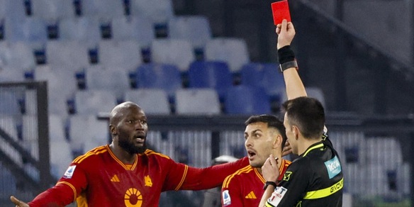 Moviola Roma-Fiorentina, Rapuano: un clamoroso errore e tanti dubbi su Zalewski