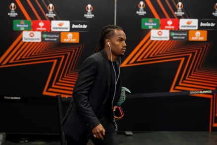 Roma-Sheriff, Mourinho e la squadra arrivano allo stadio