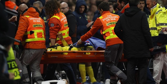 Terrore per l'ex Milan Gabbia: perde i sensi durante la partita tra Rennes e Villarreal